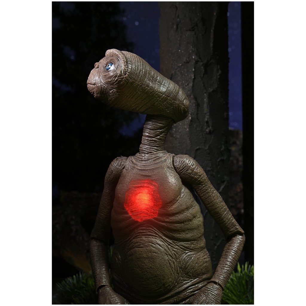 NECA - E.T. - 40th Anniversary Deluxe E.T. Ultimate 7 Action Figure with LED Chest