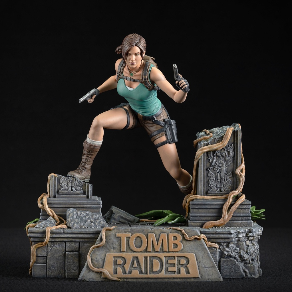 Dark Horse Tomb Raider: Lara Croft PVC Statue